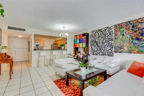 Condominio en venta en Hollywood, Florida, 1 dormitorio, 80.82 m2 № 862326 - foto 9