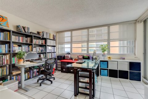 Condominio en venta en Hollywood, Florida, 1 dormitorio, 80.82 m2 № 862326 - foto 14