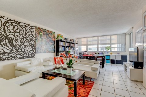 Condominio en venta en Hollywood, Florida, 1 dormitorio, 80.82 m2 № 862326 - foto 10