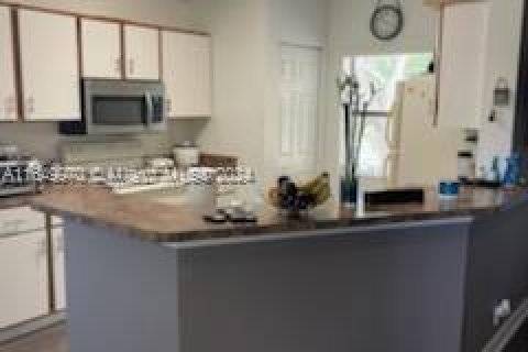 Condominio en venta en Sunrise, Florida, 1 dormitorio, 70.05 m2 № 1332258 - foto 2