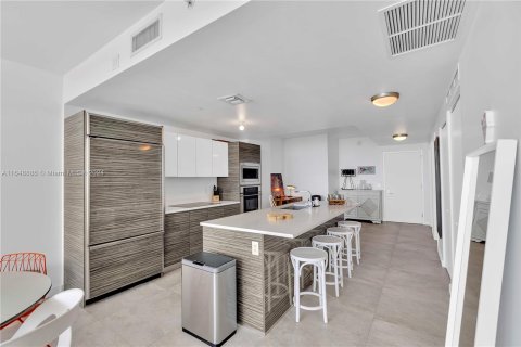 Condo in Miami, Florida, 2 bedrooms  № 1332216 - photo 12