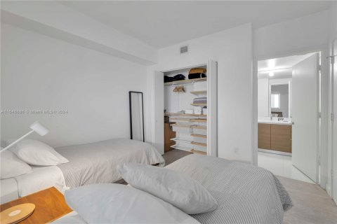 Condo in Miami, Florida, 2 bedrooms  № 1332216 - photo 21