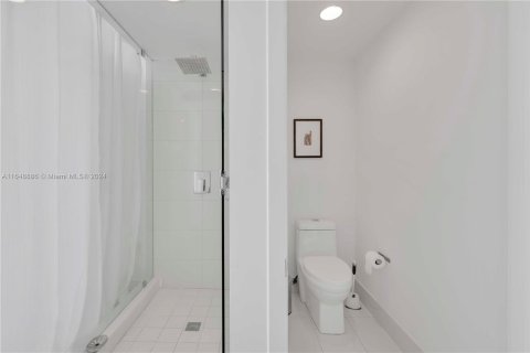 Condo in Miami, Florida, 2 bedrooms  № 1332216 - photo 19