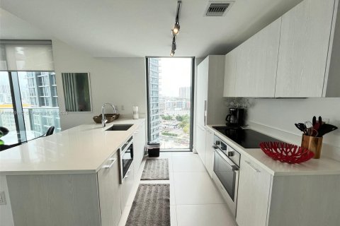 Condominio en alquiler en Miami, Florida, 2 dormitorios, 100.71 m2 № 1332260 - foto 4