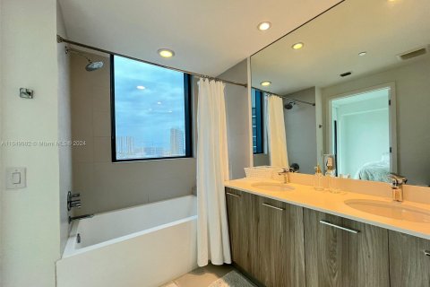 Condominio en alquiler en Miami, Florida, 2 dormitorios, 100.71 m2 № 1332260 - foto 14