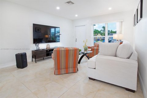 House in Hollywood, Florida 3 bedrooms, 104.52 sq.m. № 1332288 - photo 7