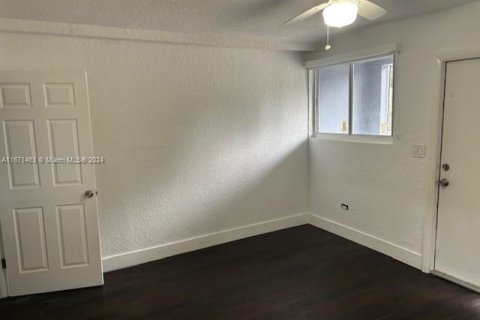 Commercial property in Miami, Florida 180.42 sq.m. № 1391867 - photo 5