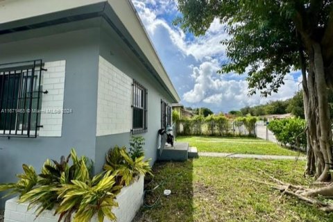 Propiedad comercial en venta en Miami, Florida, 180.42 m2 № 1391867 - foto 25