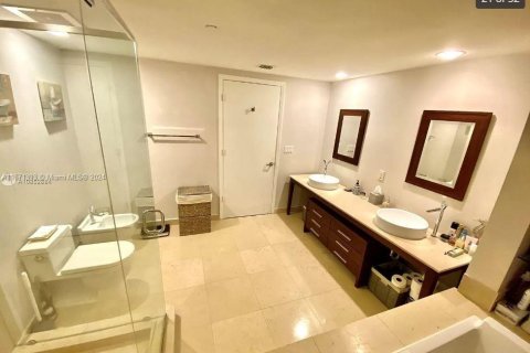 Copropriété à vendre à Miami, Floride: 2 chambres, 134.71 m2 № 1391836 - photo 16