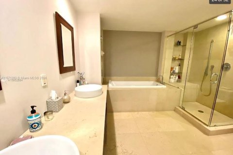 Condominio en venta en Miami, Florida, 2 dormitorios, 134.71 m2 № 1391836 - foto 18