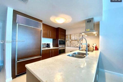 Condominio en venta en Miami, Florida, 2 dormitorios, 134.71 m2 № 1391836 - foto 14