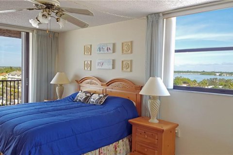 Condo in Madeira Beach, Florida, 3 bedrooms  № 251542 - photo 14