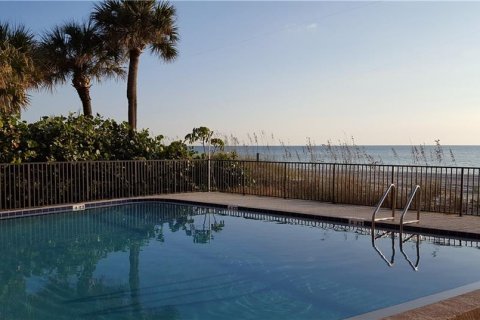 Condo in Madeira Beach, Florida, 3 bedrooms  № 251542 - photo 21