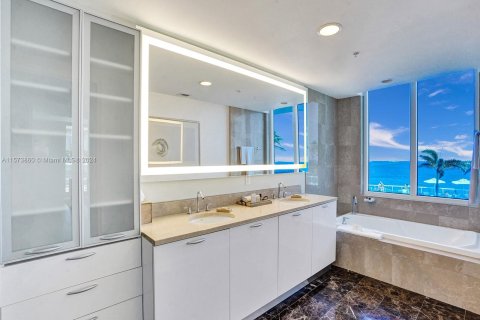 Condominio en venta en Fort Lauderdale, Florida, 1 dormitorio, 95.5 m2 № 1140823 - foto 19