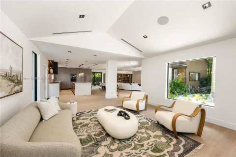 House in Miami, Florida 5 bedrooms, 328.32 sq.m. № 1140824 - photo 15