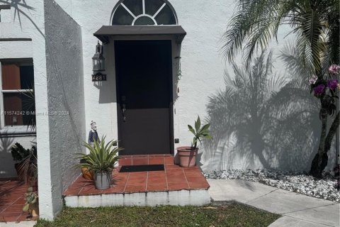 Townhouse in Doral, Florida 2 bedrooms, 125.33 sq.m. № 1135962 - photo 2