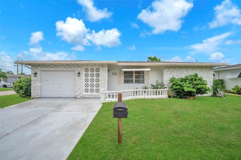 Casa en venta en Margate, Florida, 2 dormitorios, 157 m2 № 1293662 - foto 1