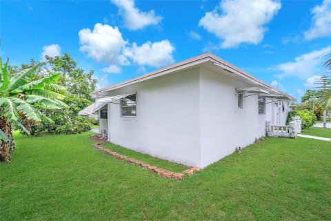 House in Margate, Florida 2 bedrooms, 157 sq.m. № 1293662 - photo 23