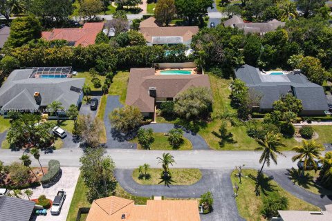Villa ou maison à vendre à Palmetto Bay, Floride: 4 chambres, 272.39 m2 № 1147638 - photo 30