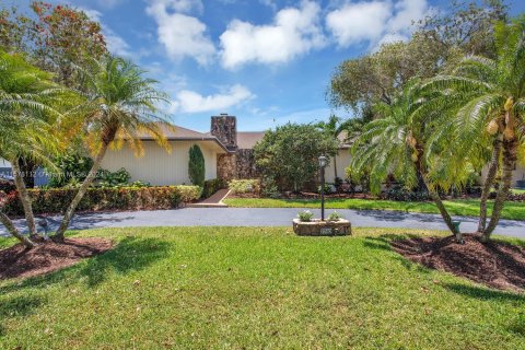 Villa ou maison à vendre à Palmetto Bay, Floride: 4 chambres, 272.39 m2 № 1147638 - photo 2