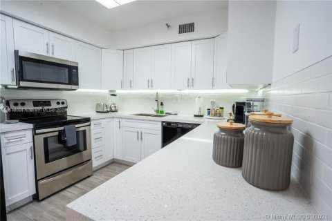 Condo in Aventura, Florida, 2 bedrooms  № 1147603 - photo 9