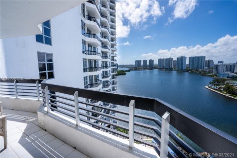 Condo in Aventura, Florida, 2 bedrooms  № 1147603 - photo 23