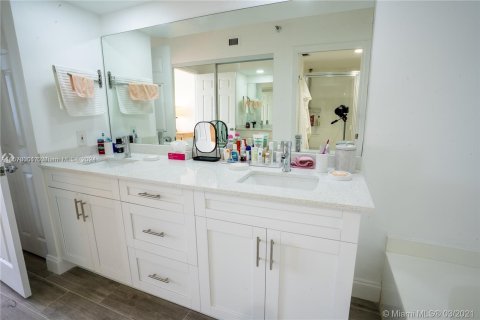 Condo in Aventura, Florida, 2 bedrooms  № 1147603 - photo 17