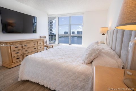 Condo in Aventura, Florida, 2 bedrooms  № 1147603 - photo 11