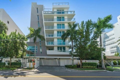 Condominio en venta en Bay Harbor Islands, Florida, 1 dormitorio, 104.79 m2 № 749768 - foto 16