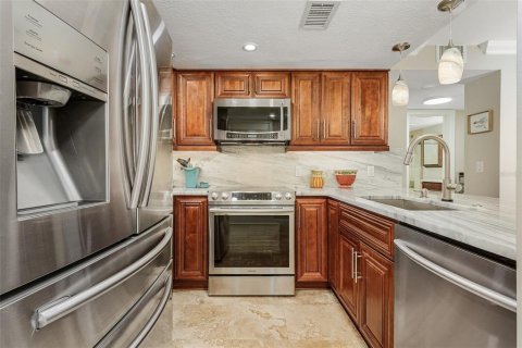 Condo in Fort Myers, Florida, 2 bedrooms  № 1108659 - photo 3