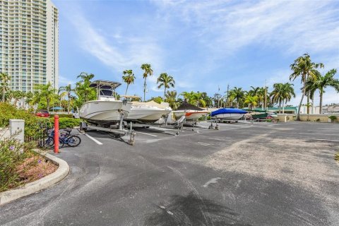 Condo in Fort Myers, Florida, 2 bedrooms  № 1108659 - photo 23