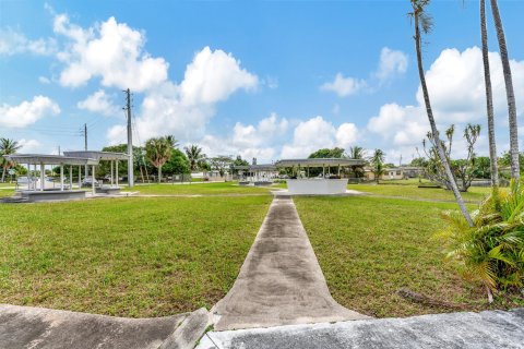 Immobilier commercial à vendre à Lauderdale Lakes, Floride № 972669 - photo 3