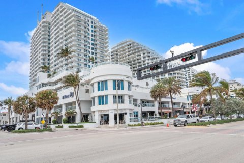 Condo in Fort Lauderdale, Florida  № 972712 - photo 2