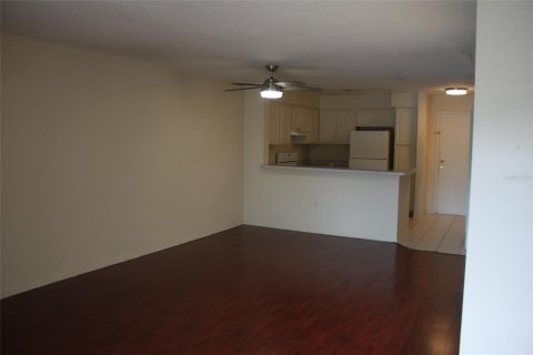 Condo in Orlando, Florida, 2 bedrooms  № 1383871 - photo 13