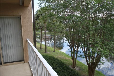 Condo in Orlando, Florida, 2 bedrooms  № 1383871 - photo 12