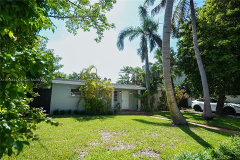 House in Key Biscayne, Florida 3 bedrooms, 154.4 sq.m. № 1236213 - photo 23