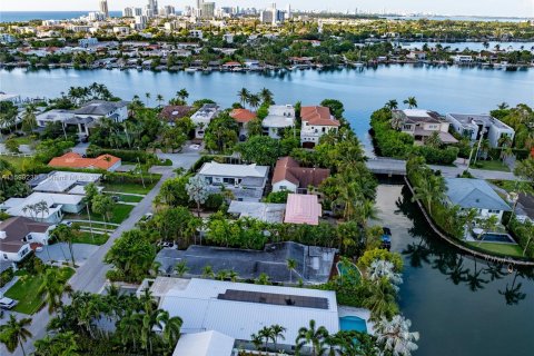 Villa ou maison à vendre à Surfside, Floride: 3 chambres, 230.4 m2 № 1209331 - photo 6