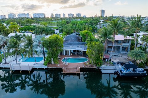 Villa ou maison à vendre à Surfside, Floride: 3 chambres, 230.4 m2 № 1209331 - photo 8