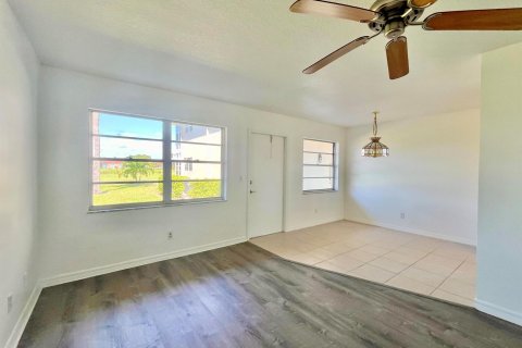 Condominio en venta en Vero Beach, Florida, 1 dormitorio, 69.68 m2 № 1221390 - foto 12