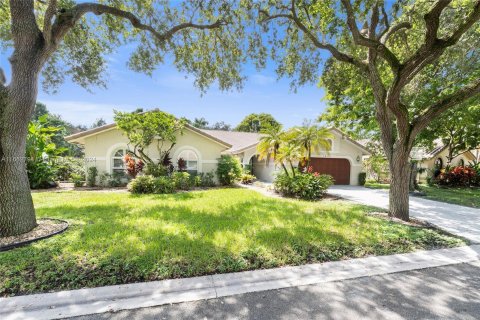 House in Coral Springs, Florida 5 bedrooms, 263.94 sq.m. № 1376048 - photo 5