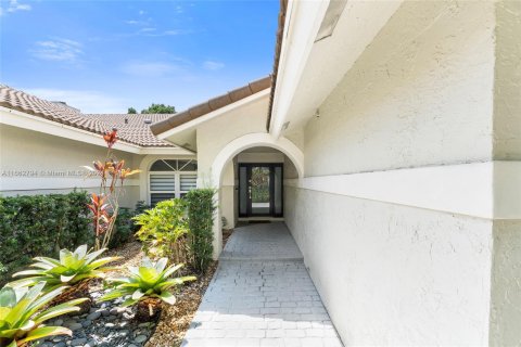 House in Coral Springs, Florida 5 bedrooms, 263.94 sq.m. № 1376048 - photo 7