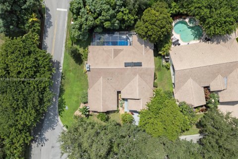 House in Coral Springs, Florida 5 bedrooms, 263.94 sq.m. № 1376048 - photo 2