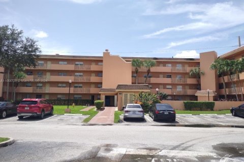 Copropriété à vendre à Sunrise, Floride: 2 chambres, 102.19 m2 № 1376051 - photo 1