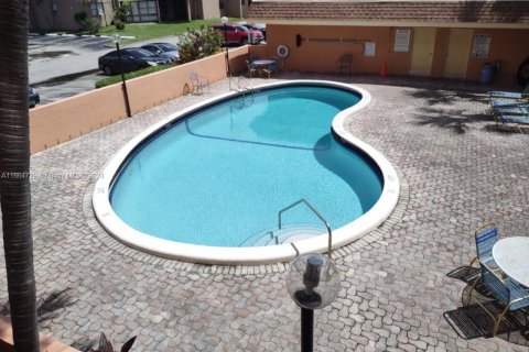 Condo in Sunrise, Florida, 2 bedrooms  № 1376051 - photo 8