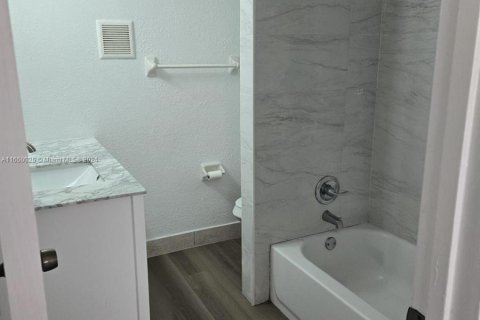 Condo in Sunrise, Florida, 2 bedrooms  № 1332270 - photo 8