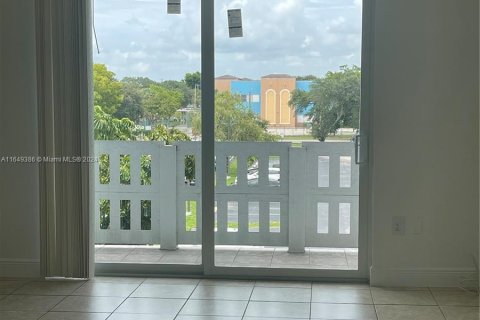 Condominio en venta en Hollywood, Florida, 2 dormitorios, 102.19 m2 № 1332225 - foto 13