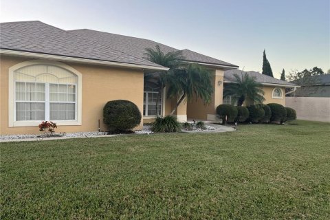 House in Lakeland, Florida 4 bedrooms, 315.68 sq.m. № 1399334 - photo 1