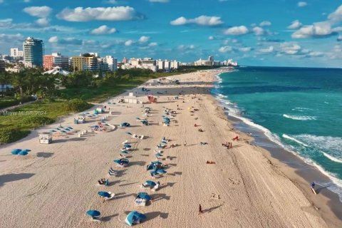 Condo in Miami Beach, Florida, 1 bedroom  № 1208911 - photo 23