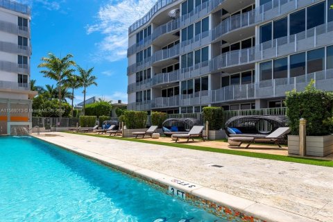 Condo in Miami Beach, Florida, 1 bedroom  № 1208911 - photo 12