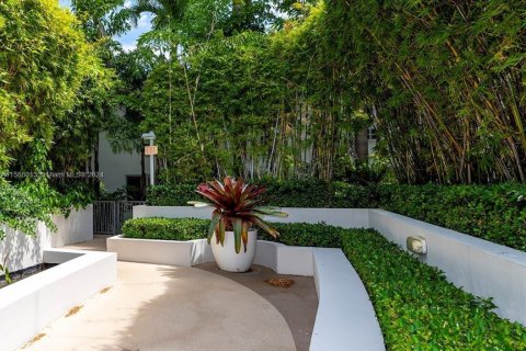 Condo in Miami Beach, Florida, 1 bedroom  № 1208911 - photo 20